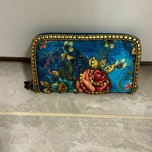 Zipped Wallet - Beaded